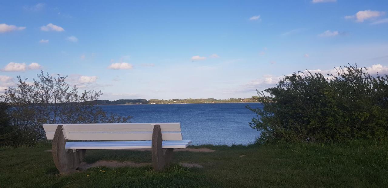 Gemuetliche Ferienunterkunft Direkt Am Meer Holnis Exterior foto